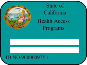 una tarjeta de lectura del Programa de Acceso a la Salud del Estado de California, con el sello del Estado de California, un número de identificación y un espacio en blanco para un nombre
